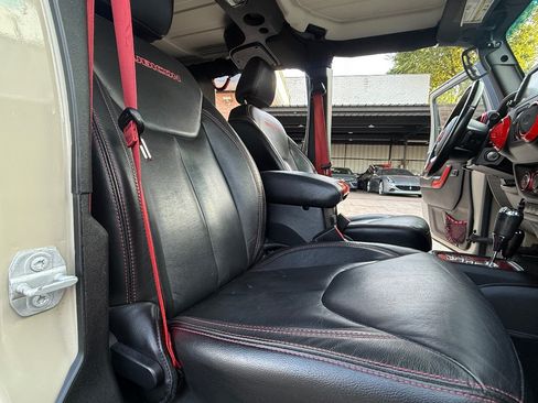 Used 2018 Jeep Wrangler Unlimited Rubicon AWD/4WD image 17