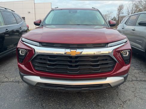 Used 2024 Chevrolet TrailBlazer LT image 2