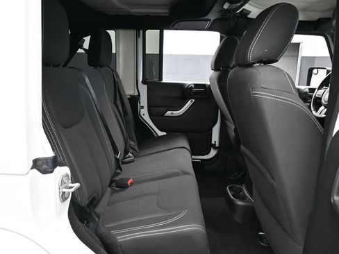 Used 2018 Jeep Wrangler Unlimited Sahara w/ Connectivity Group image 37