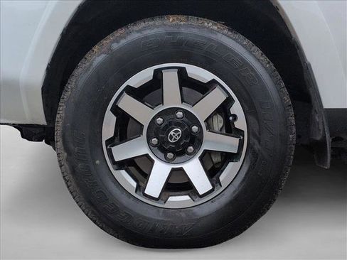 Used 2023 Toyota 4Runner TRD Off-Road Premium w/ Moonroof Package AWD/4WD image 25