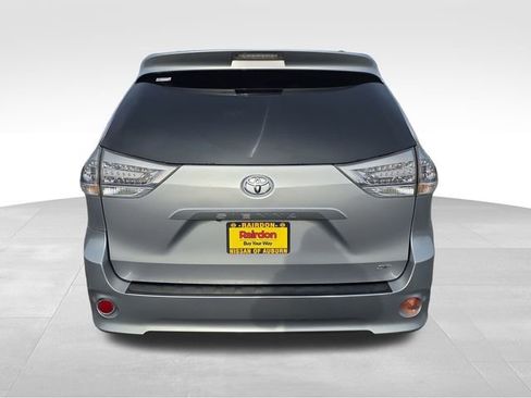 Used 2017 Toyota Sienna SE image 6