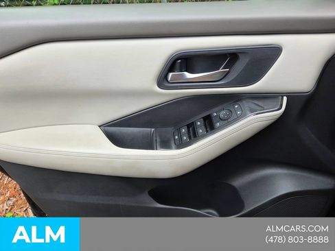Used 2025 Nissan Rogue SV FWD image 29