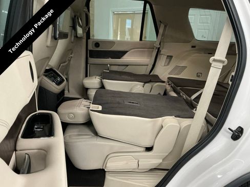 Used 2018 Lincoln Navigator Select w/ Technology Package image 20