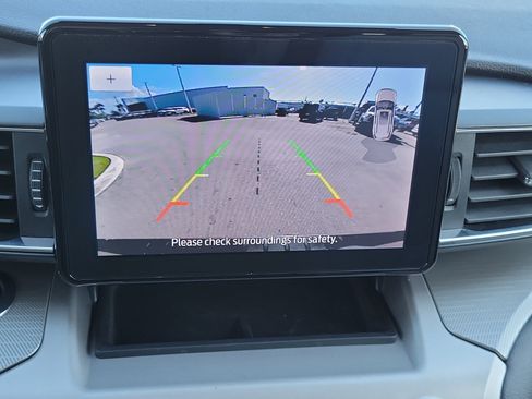 Used 2021 Ford Explorer XLT w/ Equipment Group 202A image 10