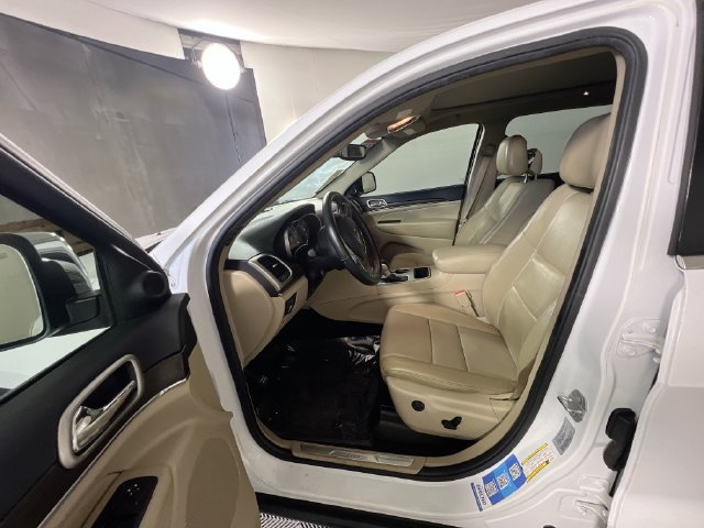 Used 2017 Jeep Grand Cherokee Limited w/ Luxury Group II RWD image 14