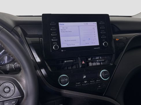 Used 2021 Toyota Camry SE image 18