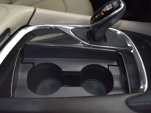 Used 2018 Buick Enclave Essence image 26