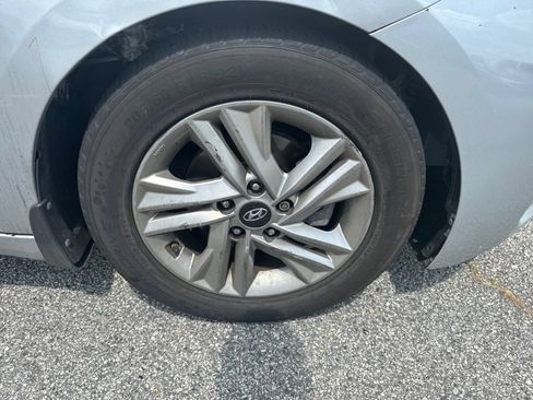 Used 2020 Hyundai Elantra Value Edition w/ Winter Weather Package FWD image 12