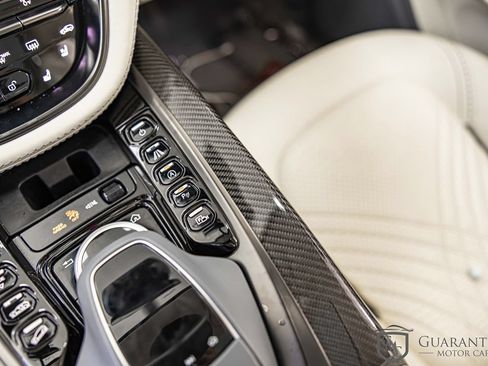 Used 2021 Aston Martin DBX AWD/4WD image 32