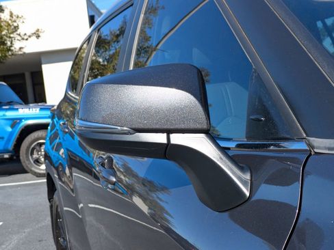 Used 2024 Toyota Highlander XLE image 11