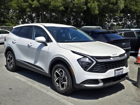 Used 2023 Kia Sportage LX FWD image 1
