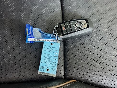 Used 2025 Ford F350 Lariat w/ Chrome Package image 37