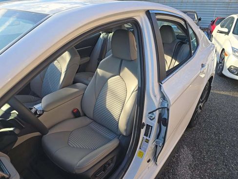 Used 2022 Toyota Camry SE FWD image 8