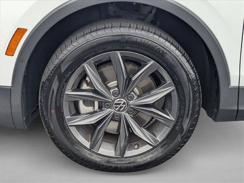 Used 2022 Volkswagen Tiguan SE FWD image 24