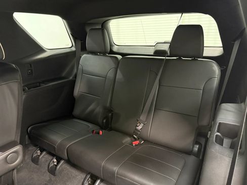 Used 2023 Chevrolet Traverse Premier w/ Redline Edition AWD/4WD image 17