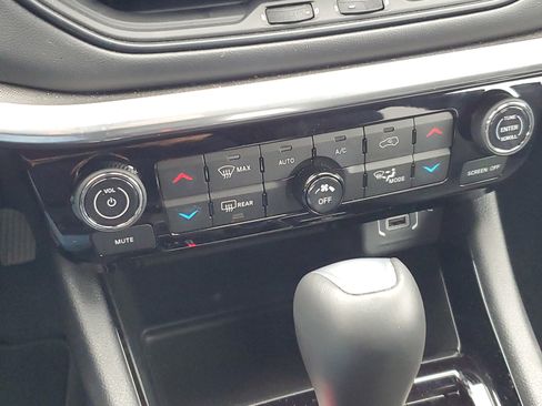 Used 2024 Jeep Compass Limited w/ High Altitude Package image 19