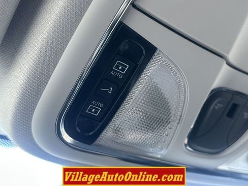 Used 2019 Jeep Cherokee Latitude Plus AWD/4WD image 15