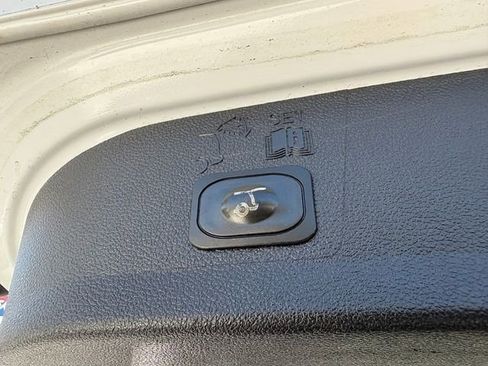 Used 2019 Ford Escape SEL image 18