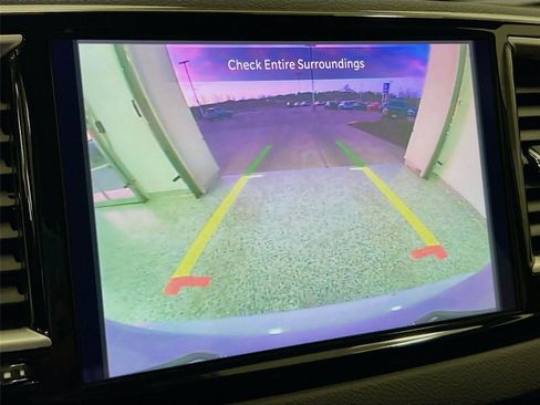 Used 2024 Chrysler Pacifica Touring-L image 16