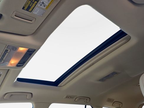 Used 2015 Lexus LX 570 4WD w/ Luxury Package image 29