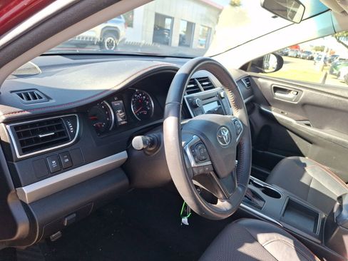 Used 2017 Toyota Camry SE image 16