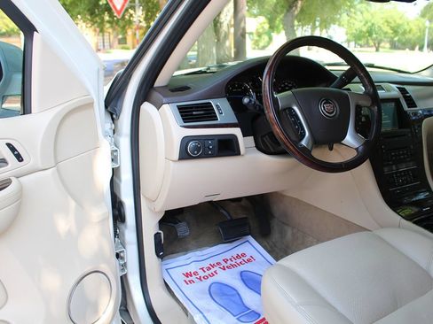Used 2007 Cadillac Escalade AWD w/ Information Package image 7