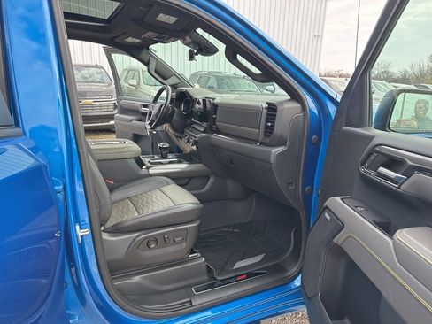 Used 2022 Chevrolet Silverado 1500 ZR2 w/ Technology Package image 30