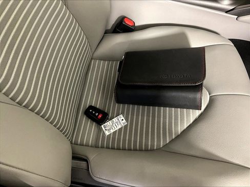 Used 2021 Toyota Camry SE w/ Cold Weather Package FWD image 34