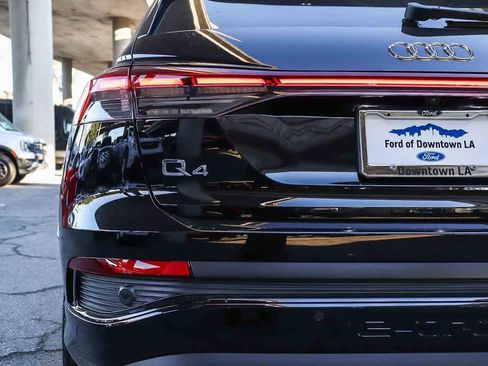 Used 2024 Audi Q4 e-tron Premium Plus w/ Premium Plus image 9