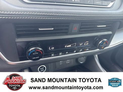 Used 2023 Nissan Rogue SV FWD image 21