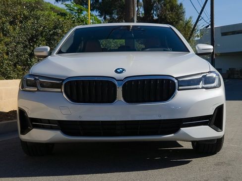 Used 2023 BMW 530e w/ Premium Package image 27