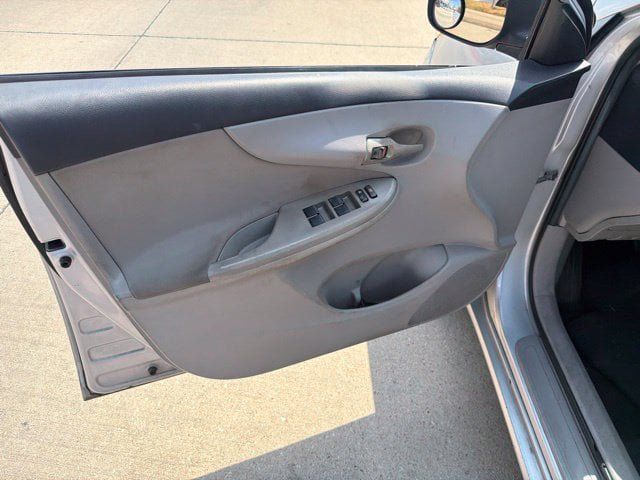 Used 2012 Toyota Corolla LE FWD image 11