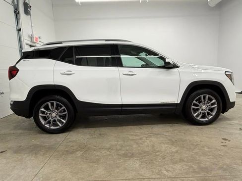 Used 2023 GMC Terrain SLT image 4