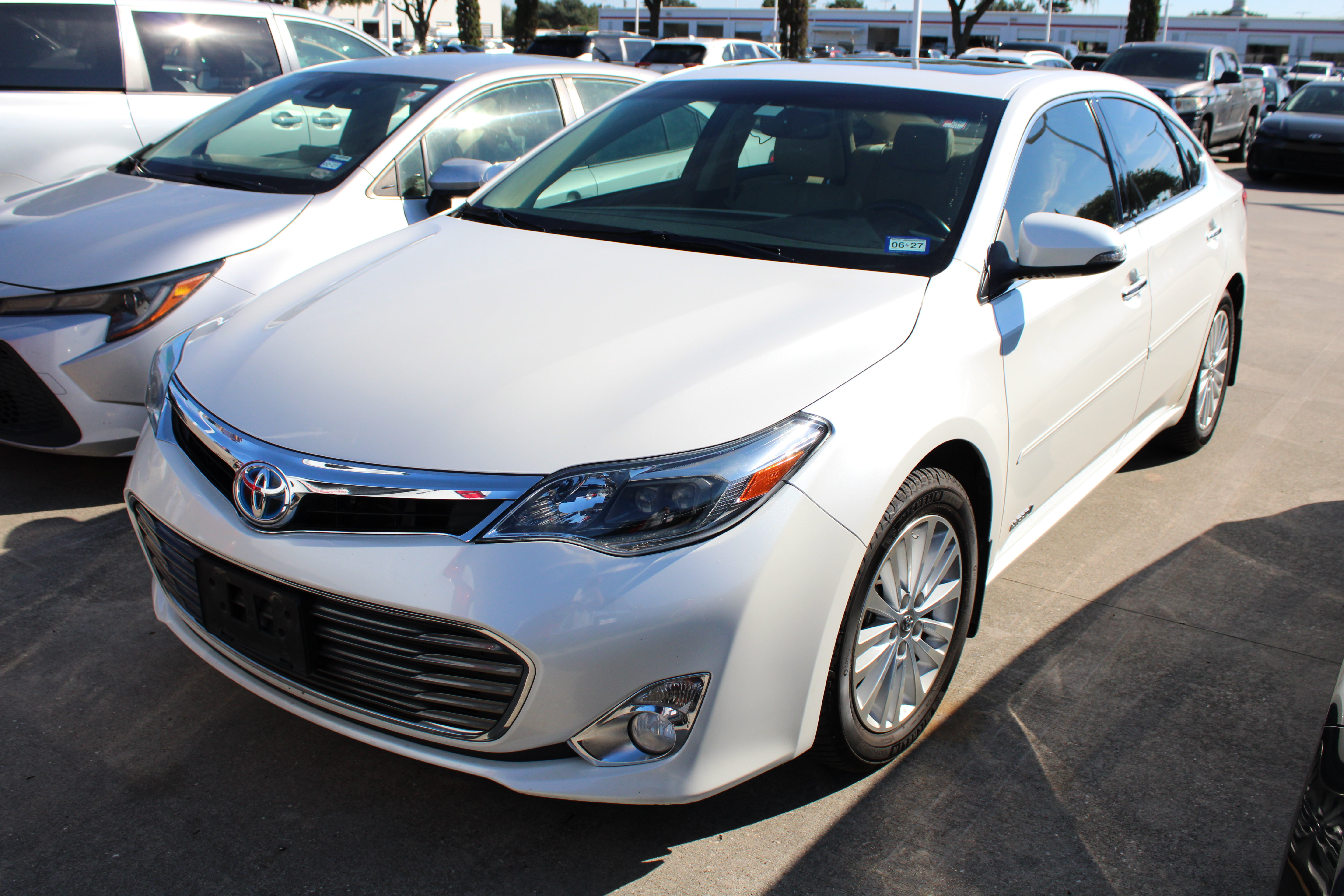 Used 2013 Toyota Avalon Limited FWD image 4
