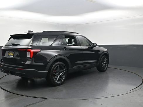 Used 2025 Ford Explorer ST-Line w/ ST-Line Street Pack image 8