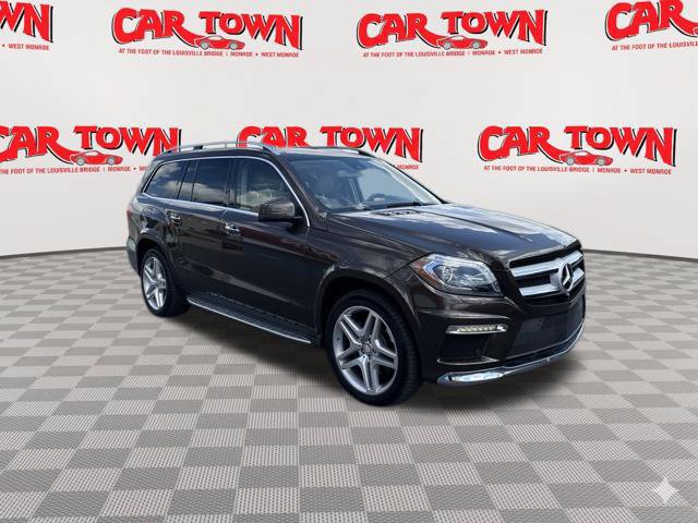 Used 2015 Mercedes-Benz GL 550 4MATIC w/ Accessory Chrome Package image 2