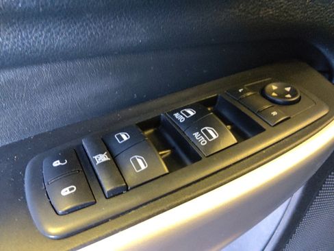 Used 2018 Jeep Cherokee Latitude Plus FWD image 27