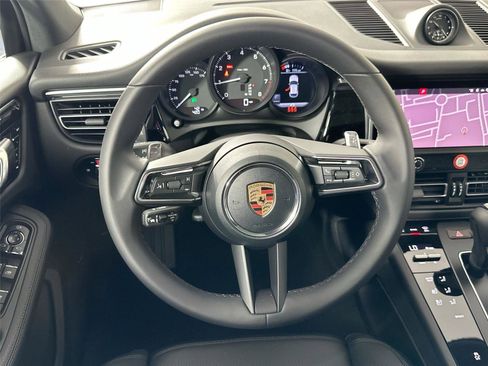 Certified 2025 Porsche Macan AWD/4WD image 18