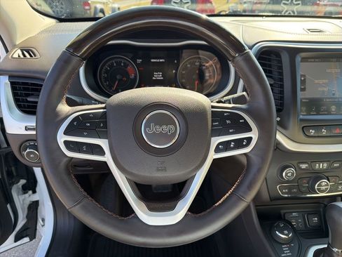 Used 2018 Jeep Cherokee Overland w/ Technology Group AWD/4WD image 55