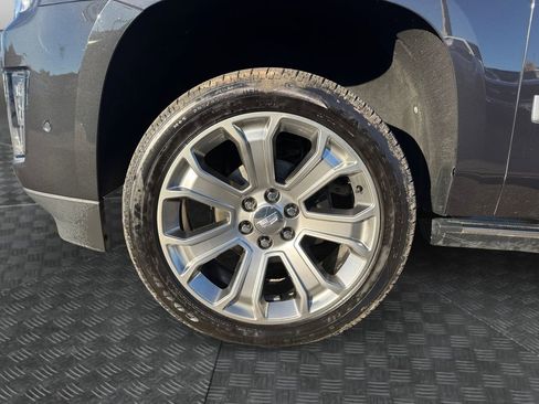 Used 2019 Cadillac Escalade Platinum image 17