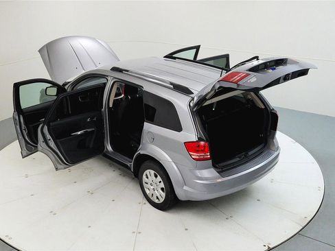 Used 2020 Dodge Journey SE image 17