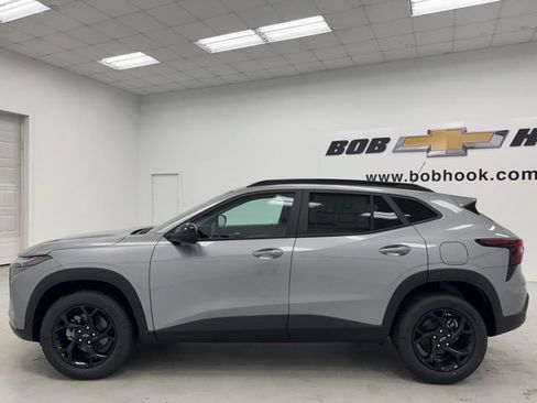 New 2026 Chevrolet Trax LT w/ Midnight Edition FWD image 8