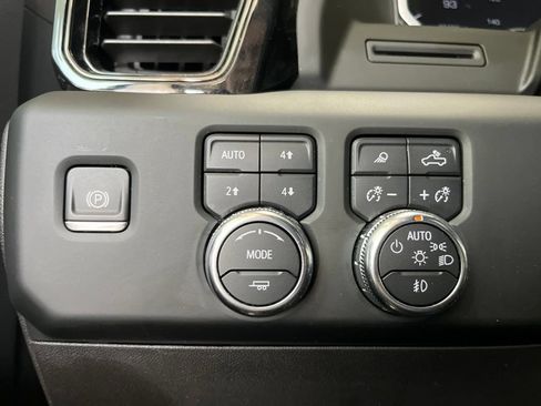 Used 2024 GMC Sierra 1500 AT4 w/ AT4 Premium Package AWD/4WD image 13