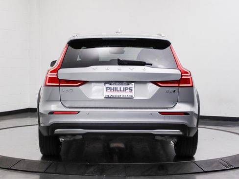 Used 2025 Volvo V60 B5 Cross Country Ultra w/ Protection Package Premier AWD/4WD image 4