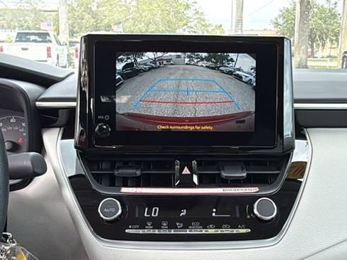Used 2025 Toyota Corolla LE image 24