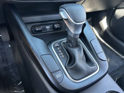 Used 2025 Kia Soul LX image 25