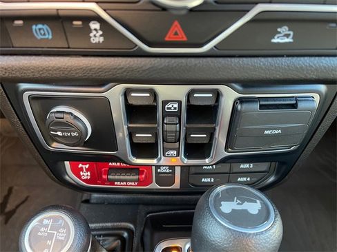 Used 2024 Jeep Wrangler Unlimited image 25