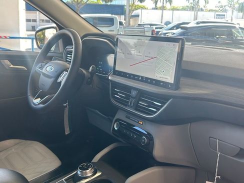 Certified 2024 Ford Escape SE w/ PHEV Premium Package image 29