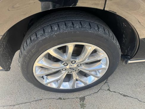 Used 2018 Ford Expedition Platinum image 11