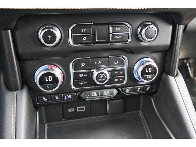 Used 2024 GMC Yukon AT4 w/ AT4 Premium Package AWD/4WD image 30